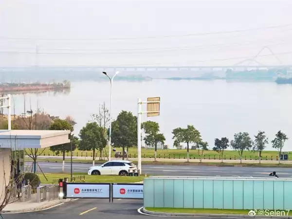 小米智能家电工厂实拍：有草坪、湖景 整洁的不像工厂