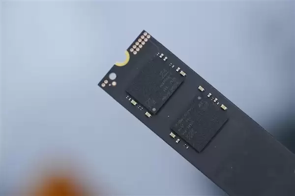 疾速7000MB/s！长江存储PC42Q 1TB SSD图赏