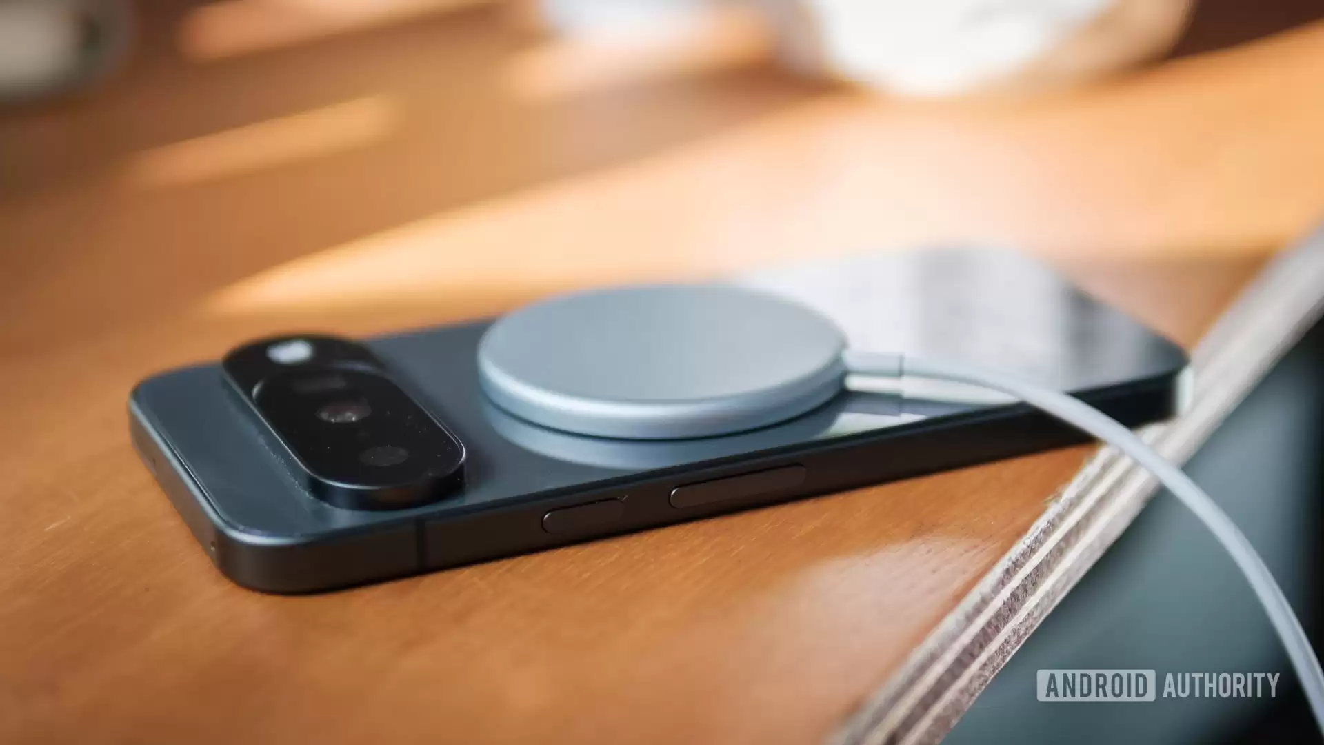 车载充不进电：谷歌 Pixel 10 系列手机用户反馈无线充电兼容性问题