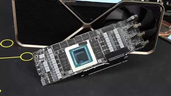 NVIDIA从未发布的900W显卡Titan Ada！被大神拆解了