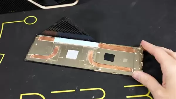 NVIDIA从未发布的900W显卡Titan Ada！被大神拆解了