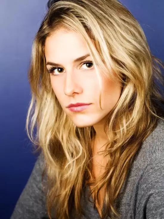 新《古墓丽影》劳拉演员公布:颜值超高的美女Alix Wilton Regan