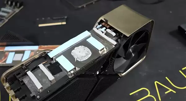 NVIDIA从未发布的900W显卡Titan Ada！被大神拆解了