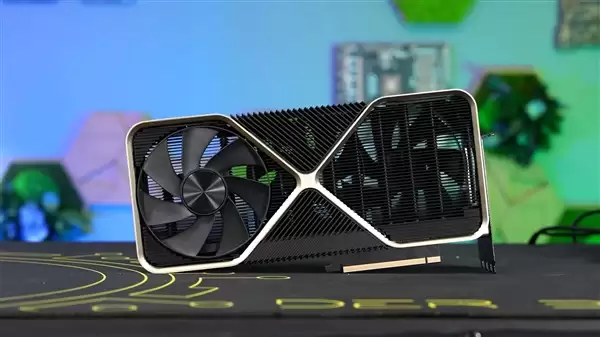 NVIDIA从未发布的900W显卡Titan Ada！被大神拆解了