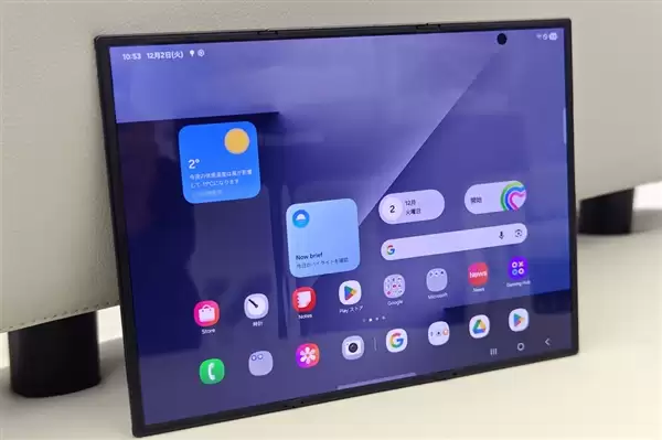 全球第一个三星三折叠屏消费者诞生:42岁+严寒中排队将近24小时