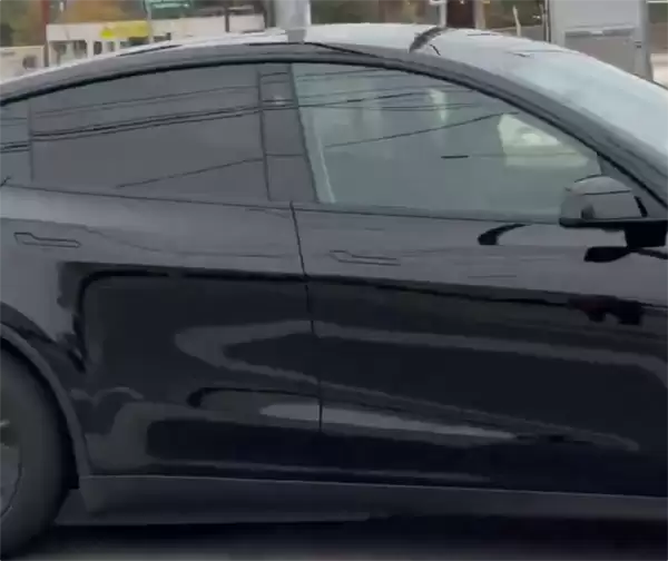 无安全员、无乘客 马斯克发文：特斯拉启动无人驾驶Robotaxi路测