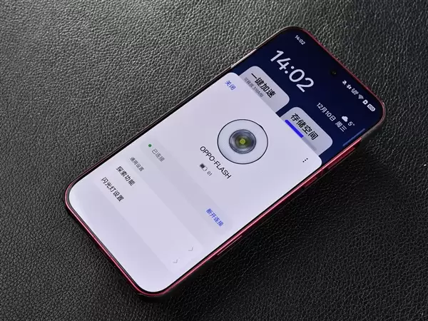 OPPO哈苏磁吸闪光环灯上手：199元闭眼入