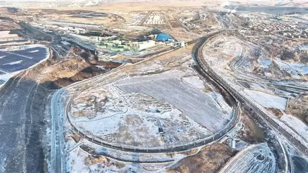 内蒙古灯泡线高效运转 年发煤超6800万吨