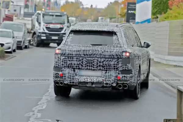 宝马全新一代X7新谍照曝光:分体式LED大灯 外观线条更硬朗