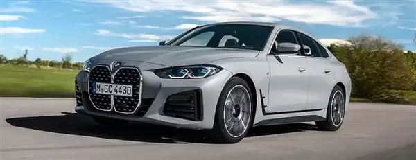 小伙试驾宝马追尾负全责 赔4S店3千多元！网友热议：不该赔