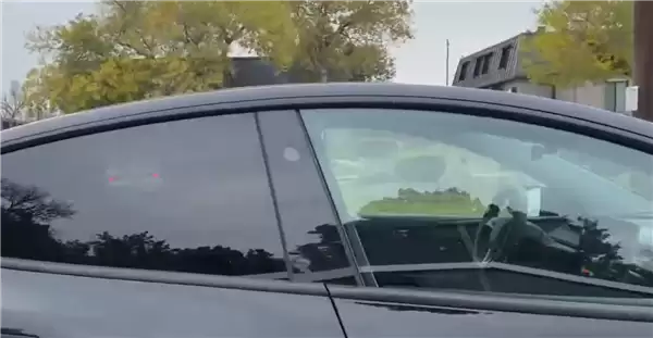 无安全员、无乘客 马斯克发文：特斯拉启动无人驾驶Robotaxi路测