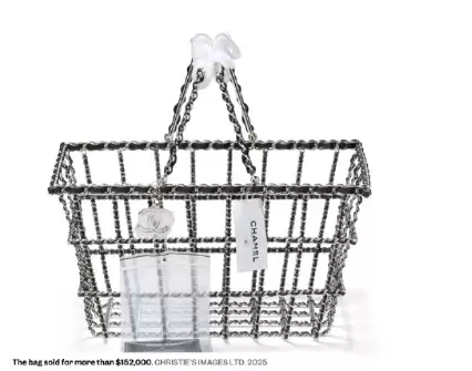 香奈儿“异形包”拍出百万成交价 网友：这不就是超市购物篮