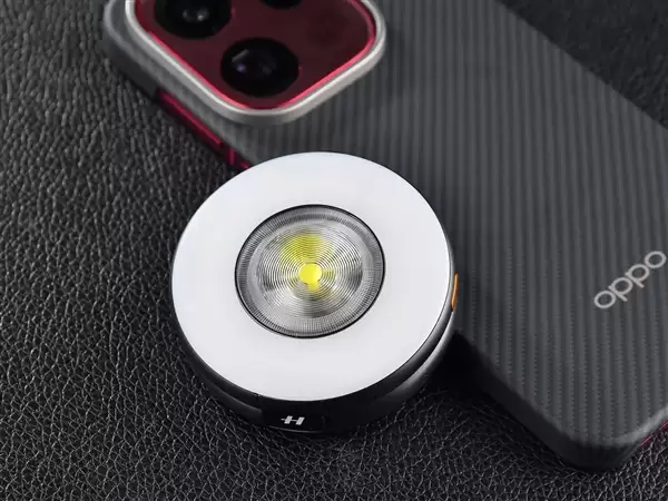 OPPO哈苏磁吸闪光环灯上手：199元闭眼入