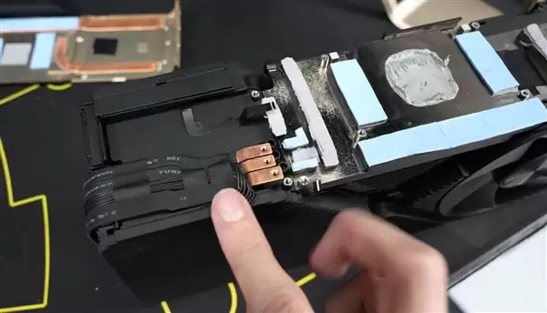 NVIDIA从未发布的900W显卡Titan Ada！被大神拆解了