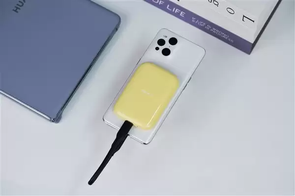 可磁吸绝配iPhone！长江存储致态灵潮流动版移动SSD 2TB图赏