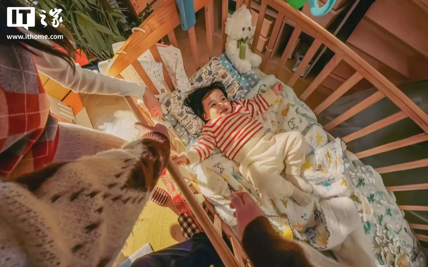 2878.2 元:影石 Insta360 GO Ultra 上新迷你时光套装,自带 POV 颈挂、预录充电底座