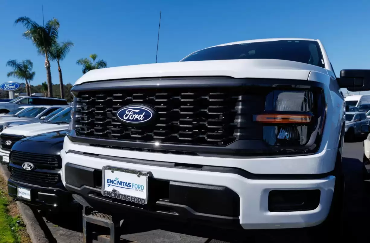 华尔街日报：鱼与熊掌难兼得，美国车企靠“油老虎”续命能否避免掉队？