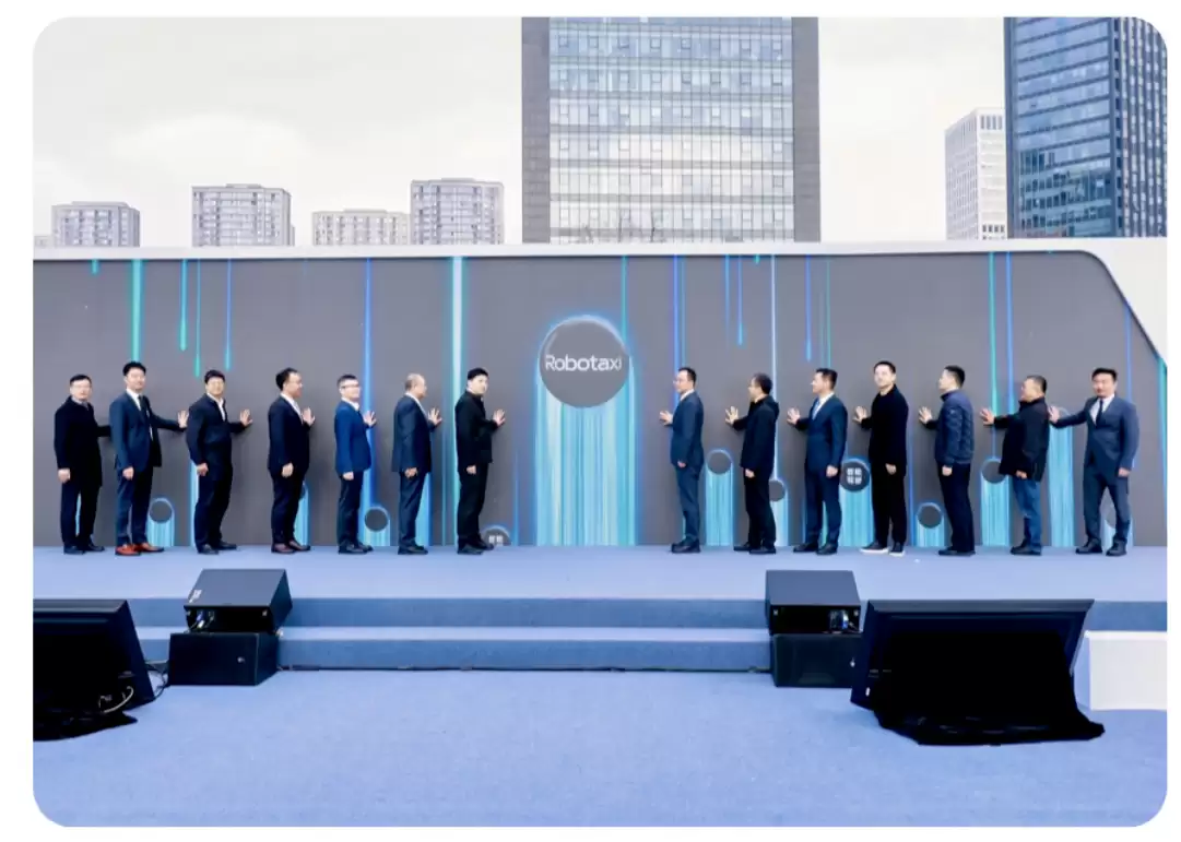 十年百城千亿，吉利旗下曹操出行升级 Robotaxi 战略