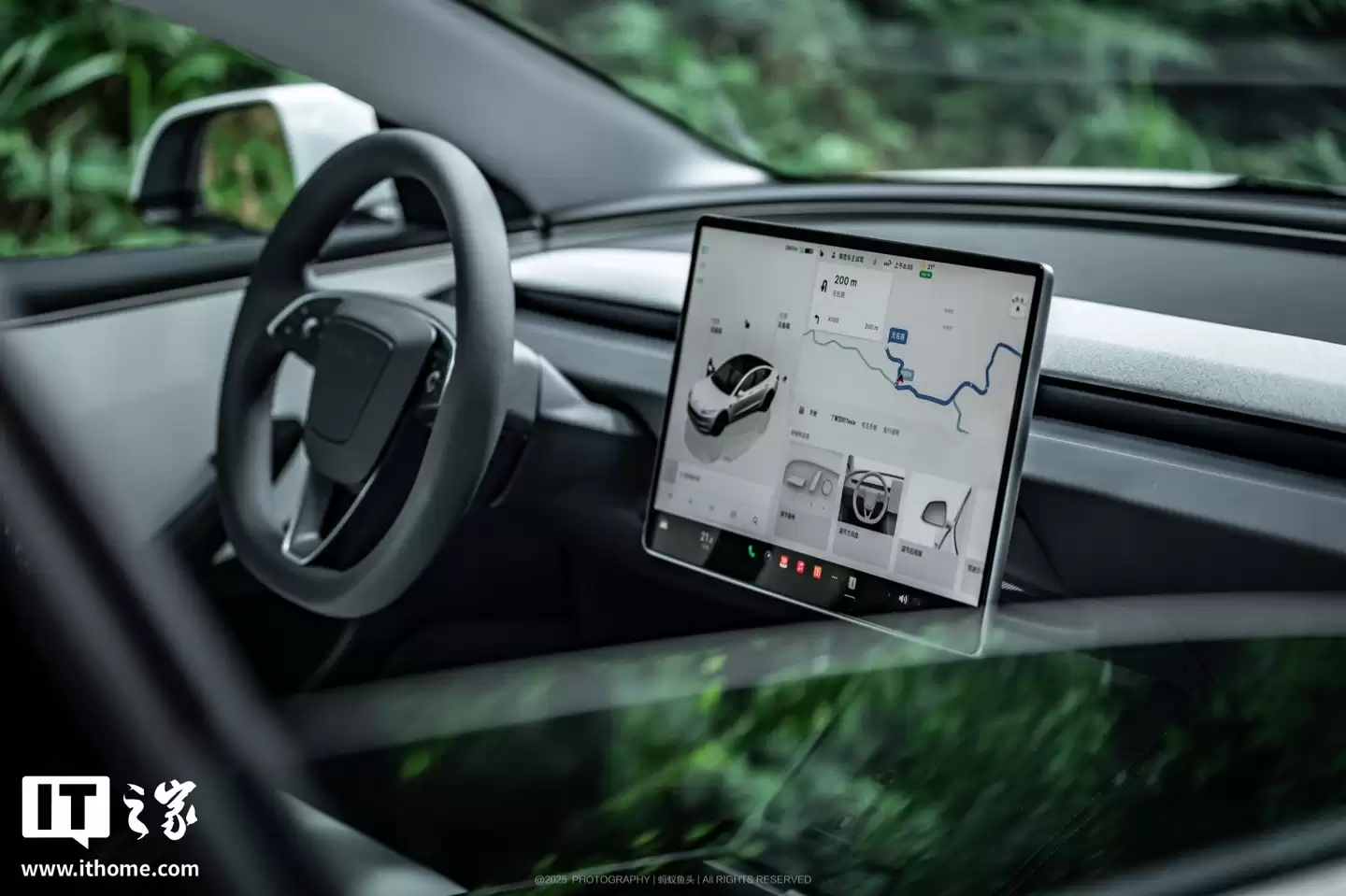 特斯拉 FSD v14.1.4 推送：解决刹车突兀问题