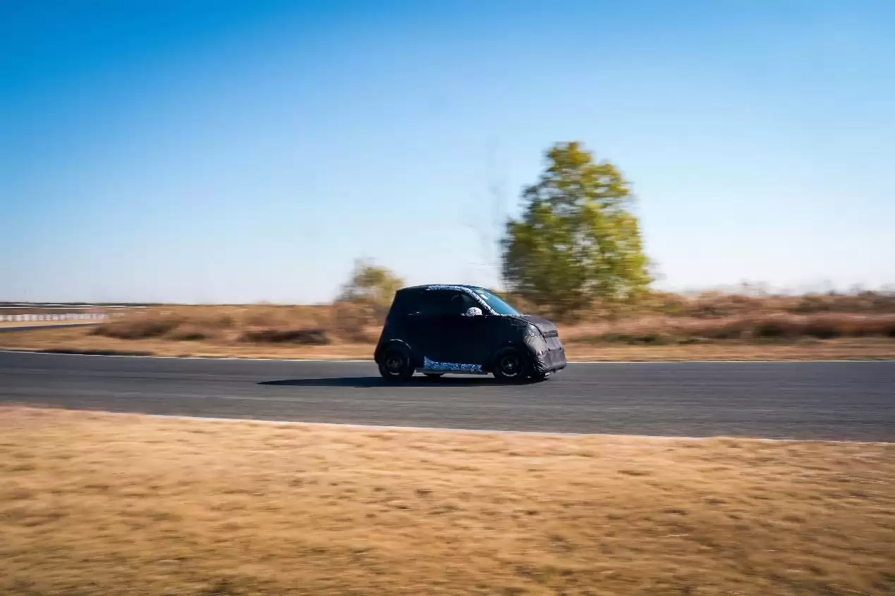 回归“老本行”：smart #2 双门纯电小车启动路试