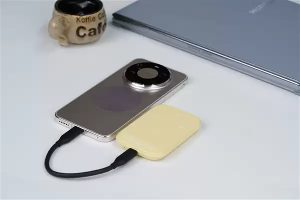 可磁吸绝配iPhone！长江存储致态灵潮流动版移动SSD 2TB图赏
