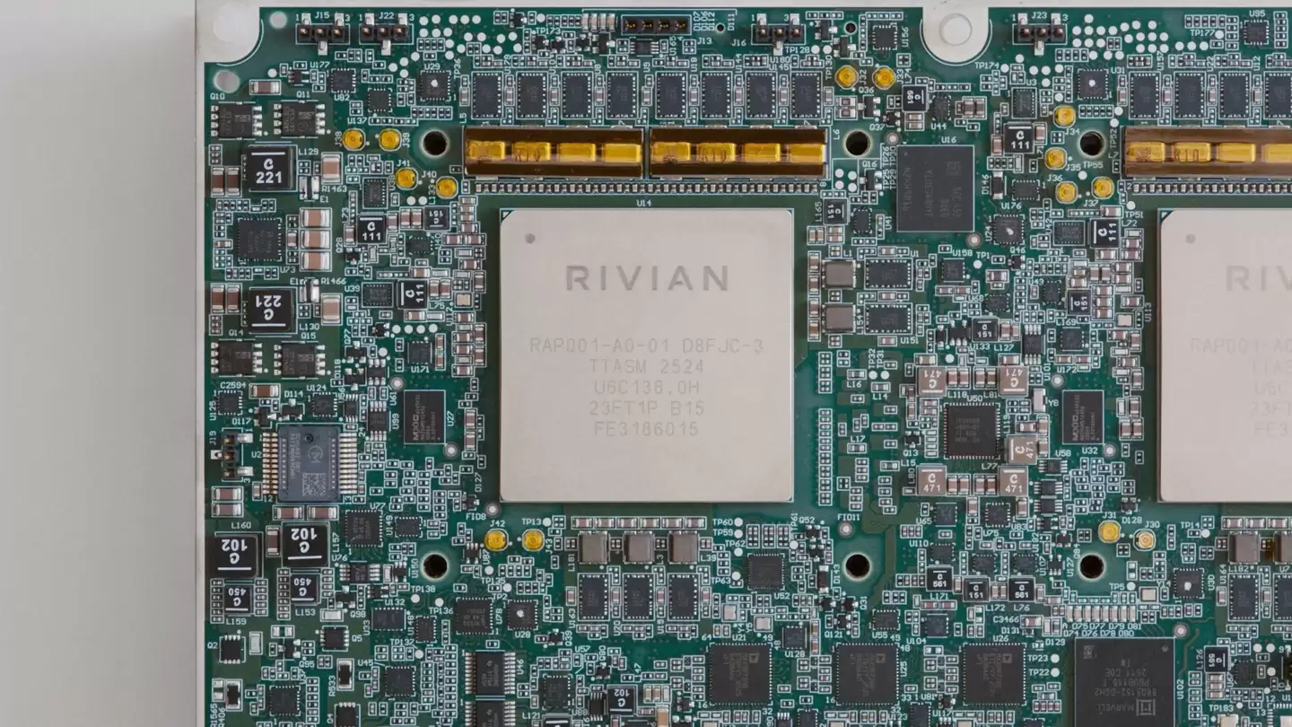 Rivian 发布自研 5nm 智驾处理器 RAP1：双芯模块 INT8 稀疏算力 1600 TOPS
