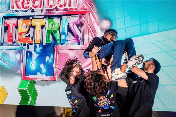 真正的赛博朋克！2800架无人机迪拜夜空拼出全球最大俄罗斯方块