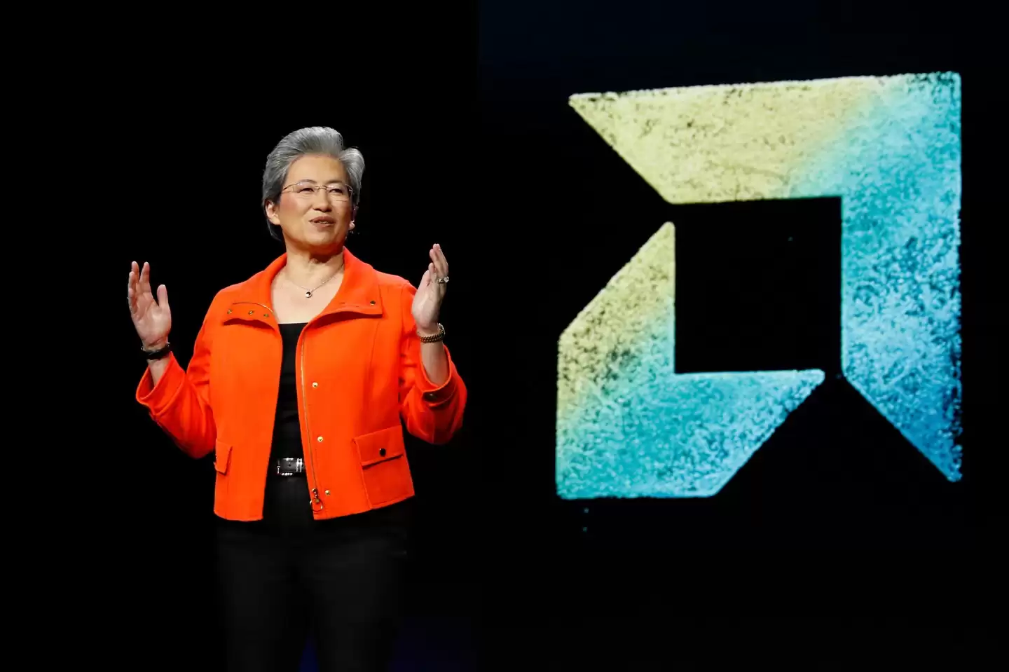 AMD CEO 苏姿丰到访中国：率队访问联想北京总部，参观人形机器人等最新技术成果