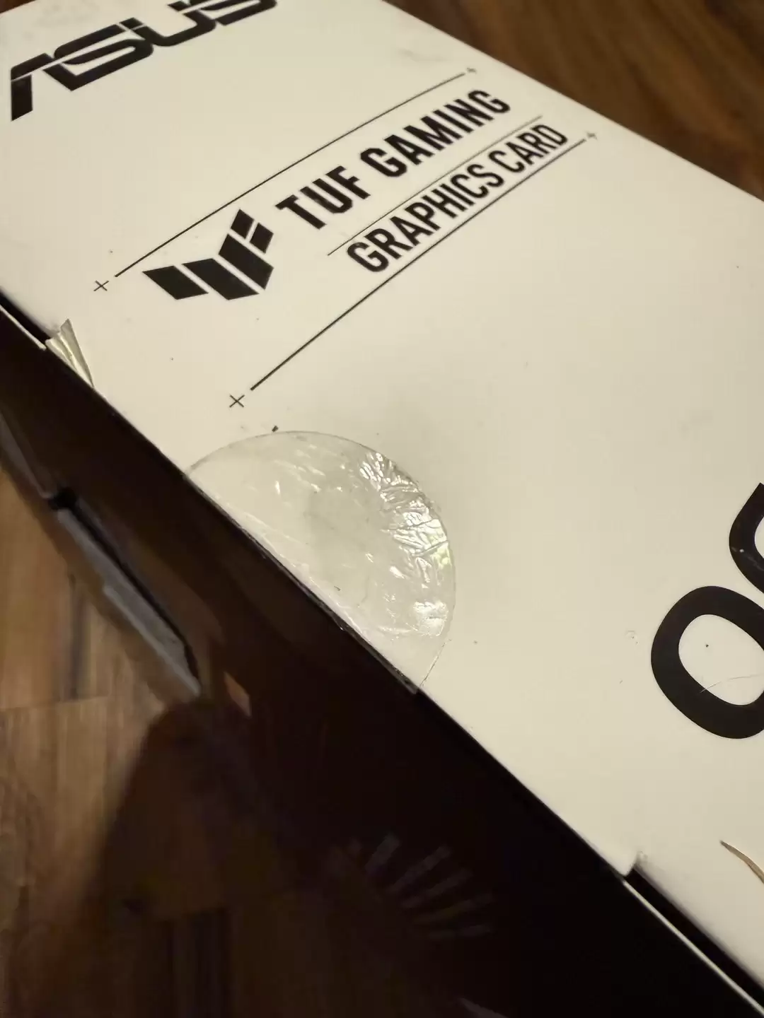 玩家花 1200 美元买 RTX 5080 显卡却收到石头,百思买拒绝退款退货