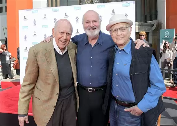 《军靴男孩》停播