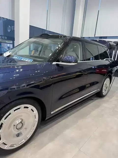 智己LS9：豪华科技兼备的全场景六座旗舰SUV