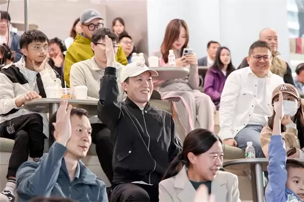 华为学堂鸿蒙主题月丨走进华为旗舰店探索 HarmonyOS 6 新体验