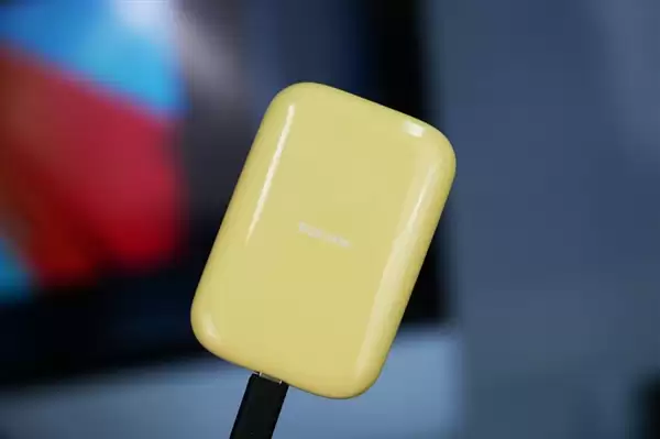 可磁吸绝配iPhone！长江存储致态灵潮流动版移动SSD 2TB图赏