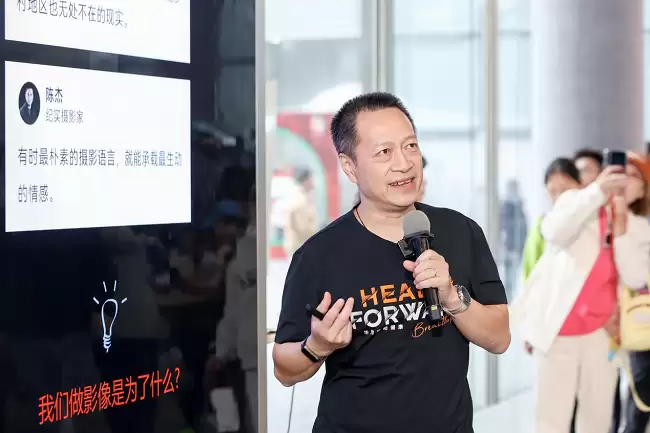 华为学堂鸿蒙主题月丨走进华为旗舰店探索HUAWEI Mate 80系列HarmonyOS 6新体验和影像魅力