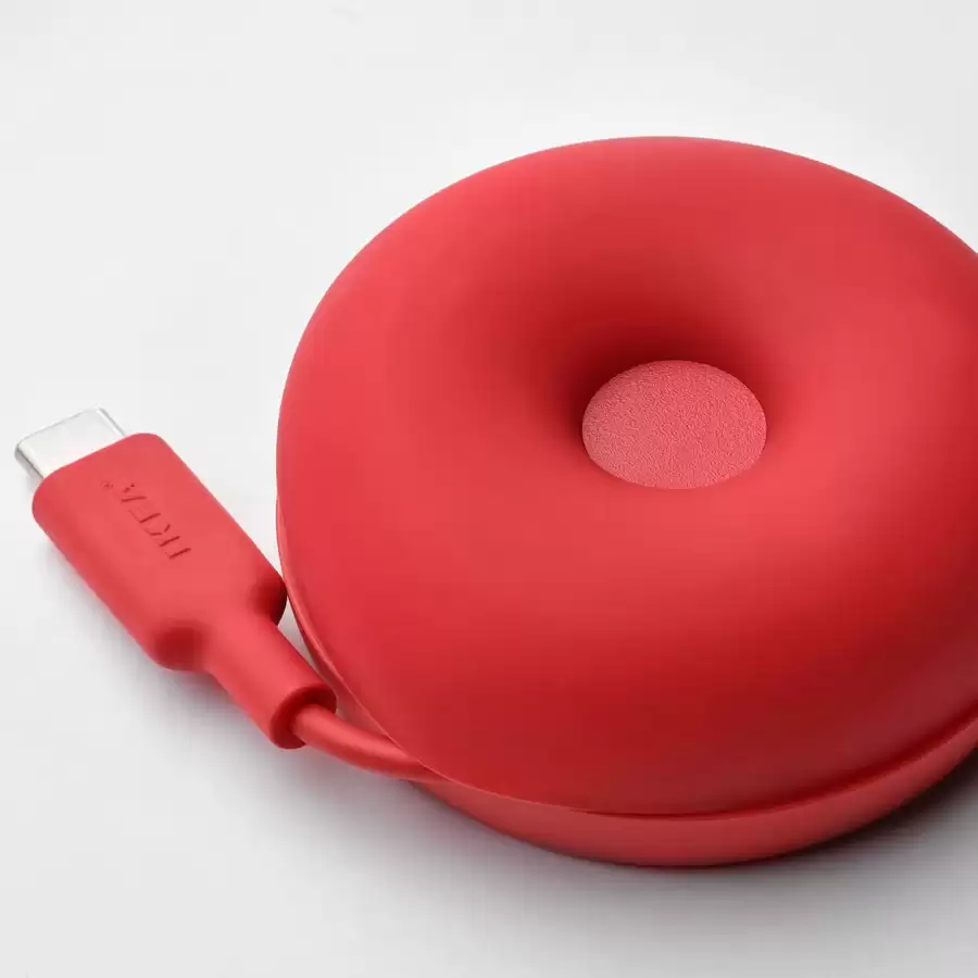 宜家发布 VASTMARKE Qi2 无线充电器：甜甜圈造型、自带“线缆隐身术”