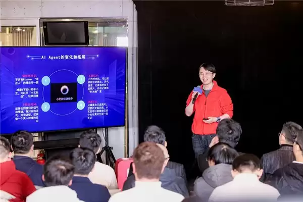 超能小艺的微醺坦白局：AI 的未来是成为“懂”你的贴心伙伴