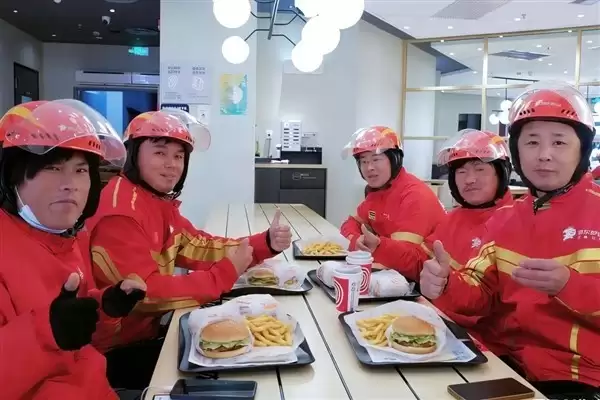 京东携手百胜集团推出15.9元骑士专享餐