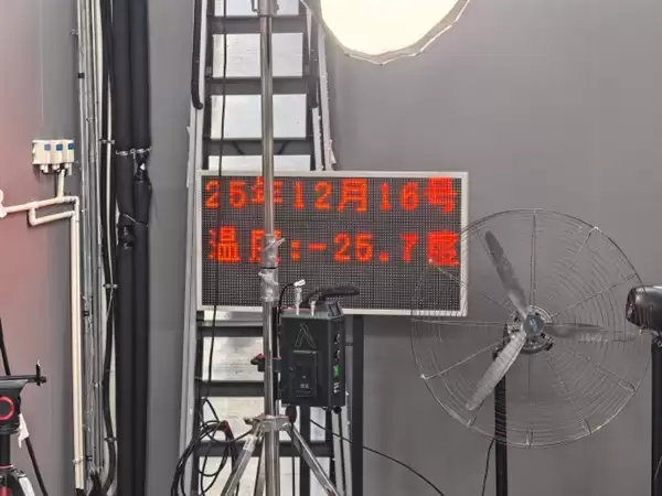 韩路整活：零下25℃横评60到16000元羽绒服 穿短袖开场