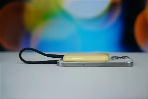 可磁吸绝配iPhone！长江存储致态灵潮流动版移动SSD 2TB图赏