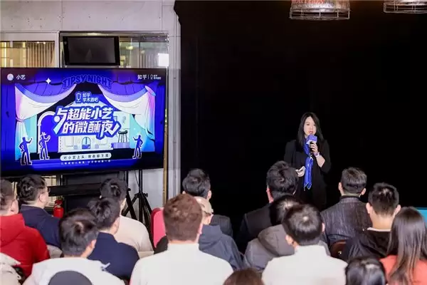 超能小艺的微醺坦白局：AI 的未来是成为“懂”你的贴心伙伴