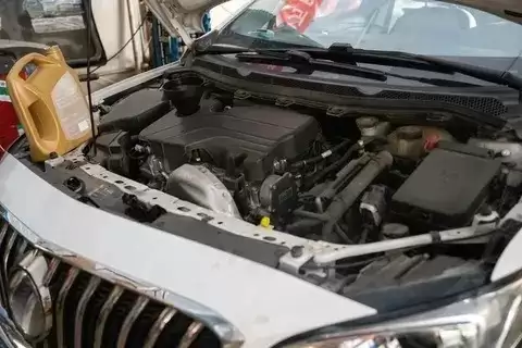 亲手换机油三年：从菜鸟到安心的自驾守护者