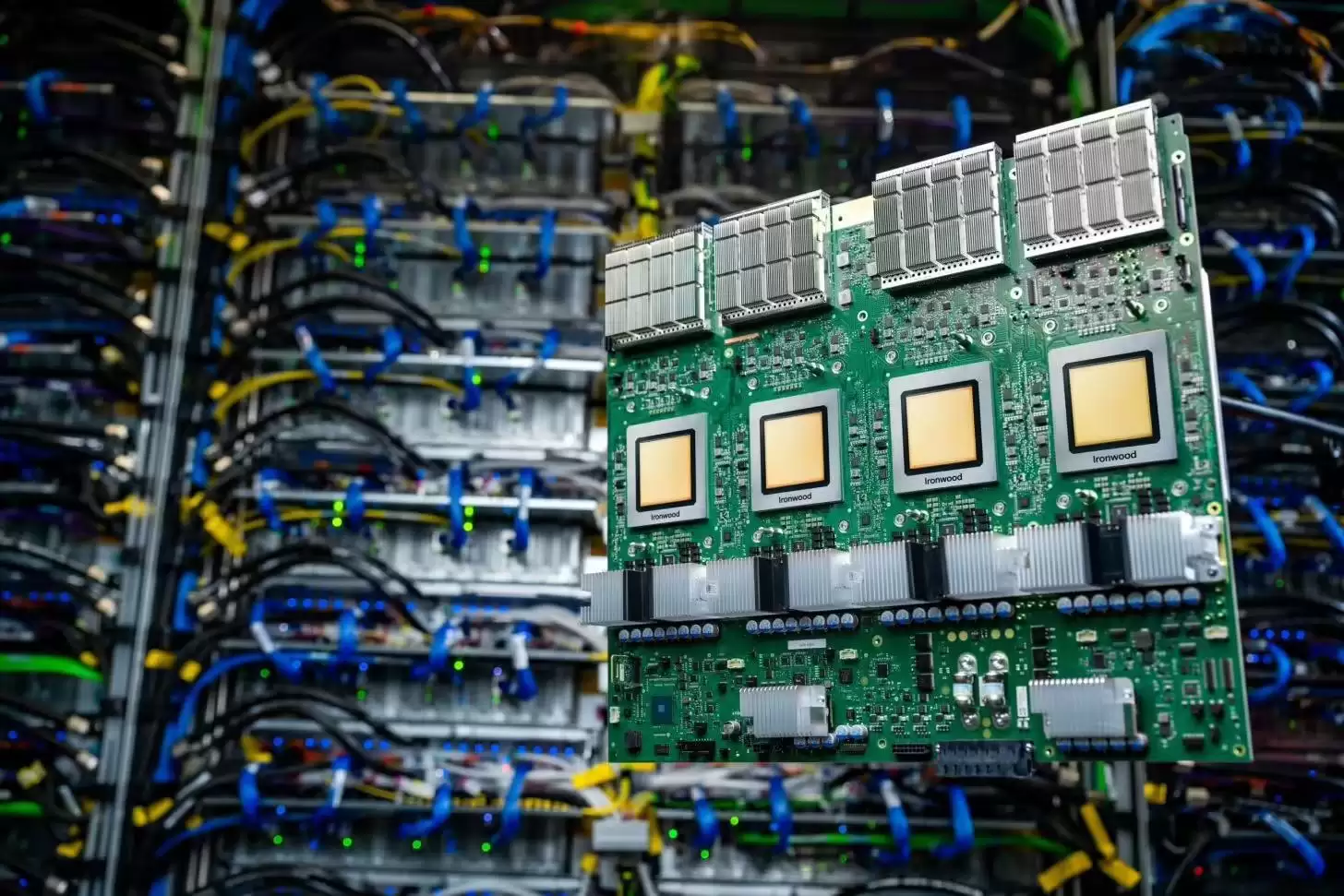 挑战英伟达：谷歌携手联发科加速量产AI芯片 TPU v7e订单直接翻倍