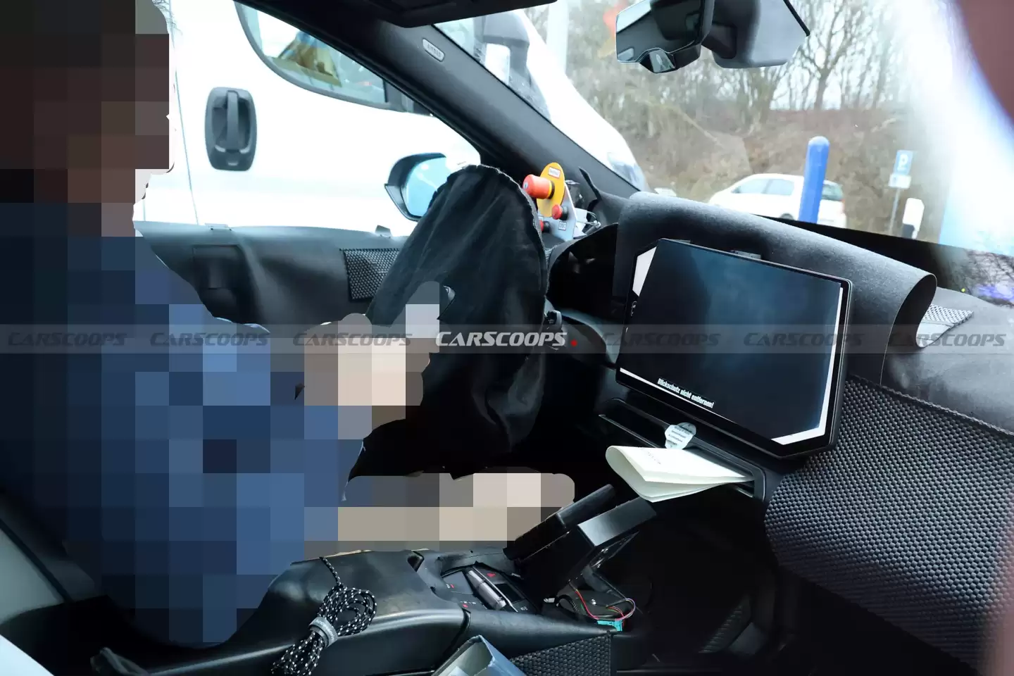 宝马新一代iX1谍照曝光:全新设计语言,五边形中控屏上车