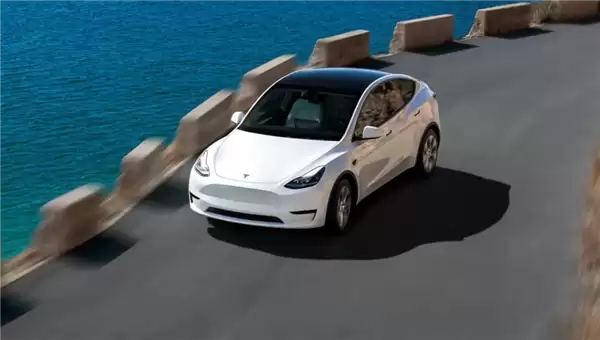 特斯拉股价创新高，自动驾驶突破推动市值突破1.6万亿美元