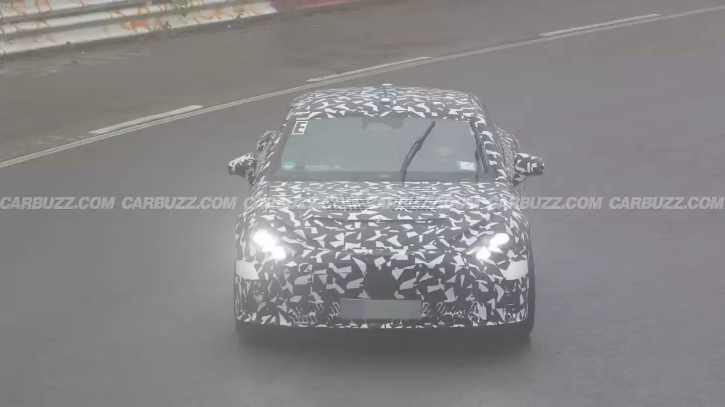 奔驰 AMG GT 纯电轿跑雨战“绿色地狱”纽北赛道，1360 马力暴雨狂飙