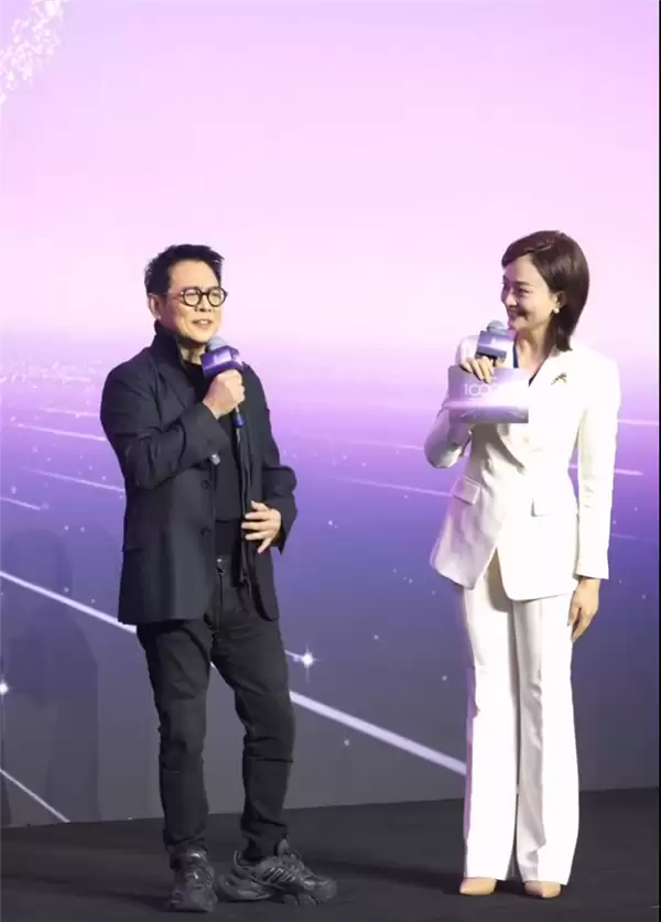 李连杰亲赴合肥接收第10000台尊界S800