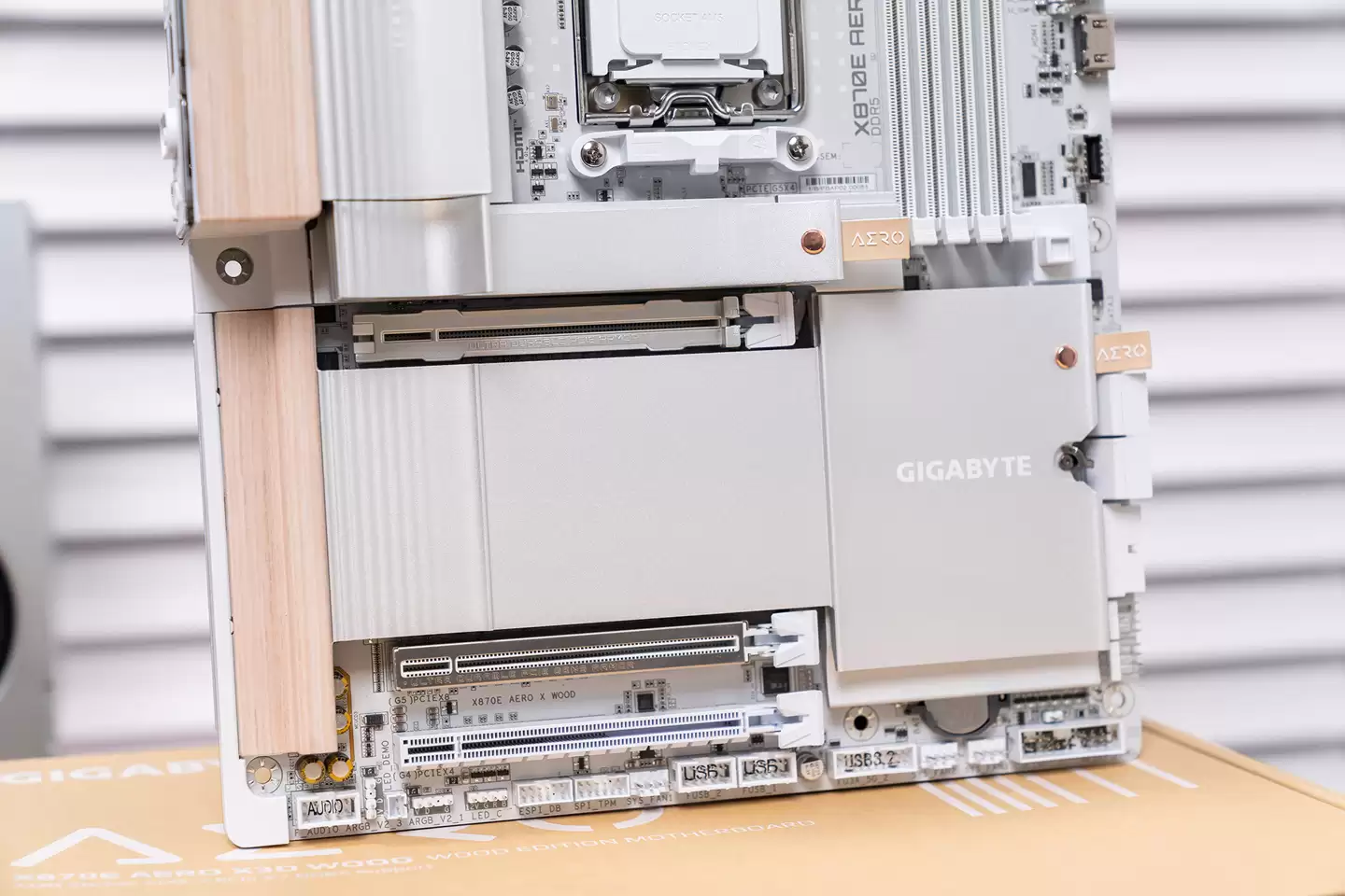 技嘉 X870E AERO X3D WOOD 木质美学主板上市,3999 元