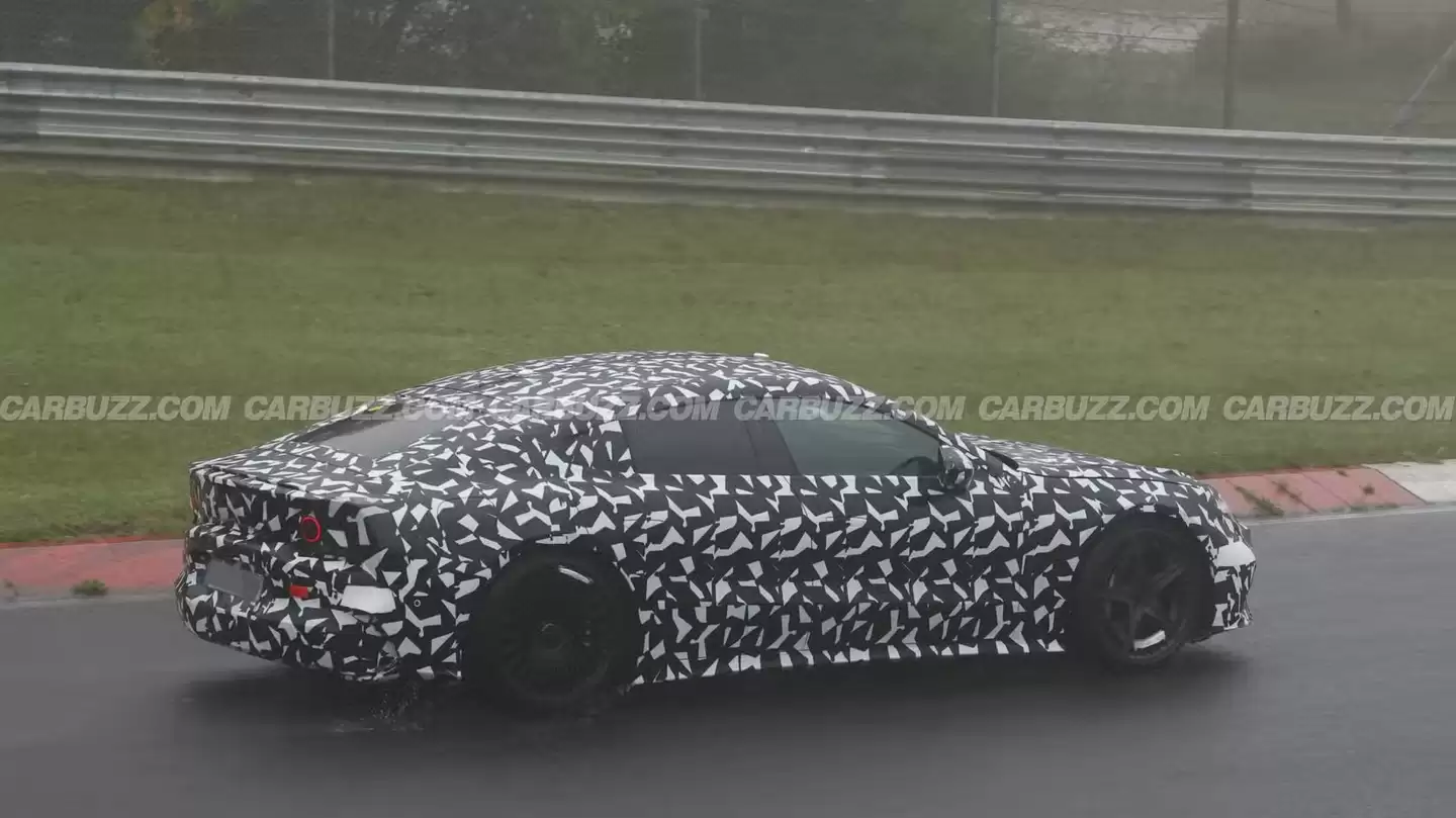 奔驰 AMG GT 纯电轿跑雨战“绿色地狱”纽北赛道，1360 马力暴雨狂飙