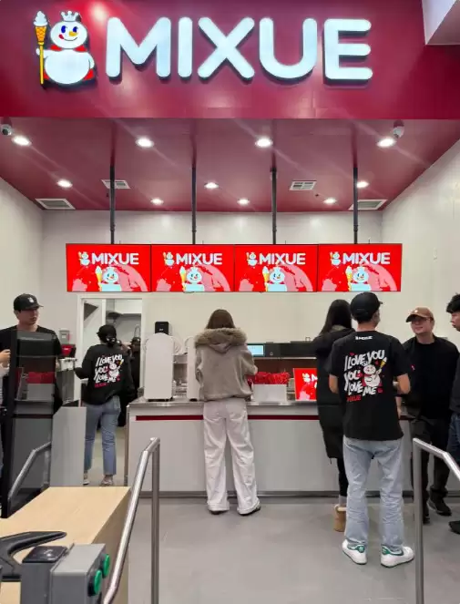 蜜雪冰城登陆美国好莱坞!定价2.5美元 首店日销800杯