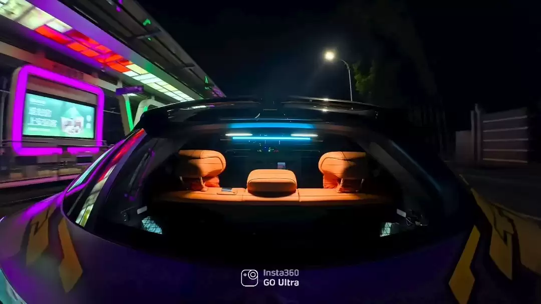 小米 SU7/YU7 迎来第三方开发的辅助智驾小蓝灯，2027 年开放车载中枢网关